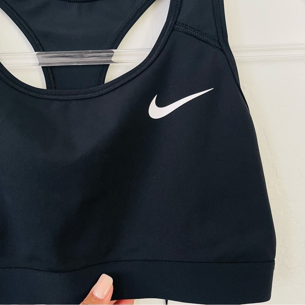Nike Women’s Sports Bra/ Spandex Shorts Set - Picture 4 of 12